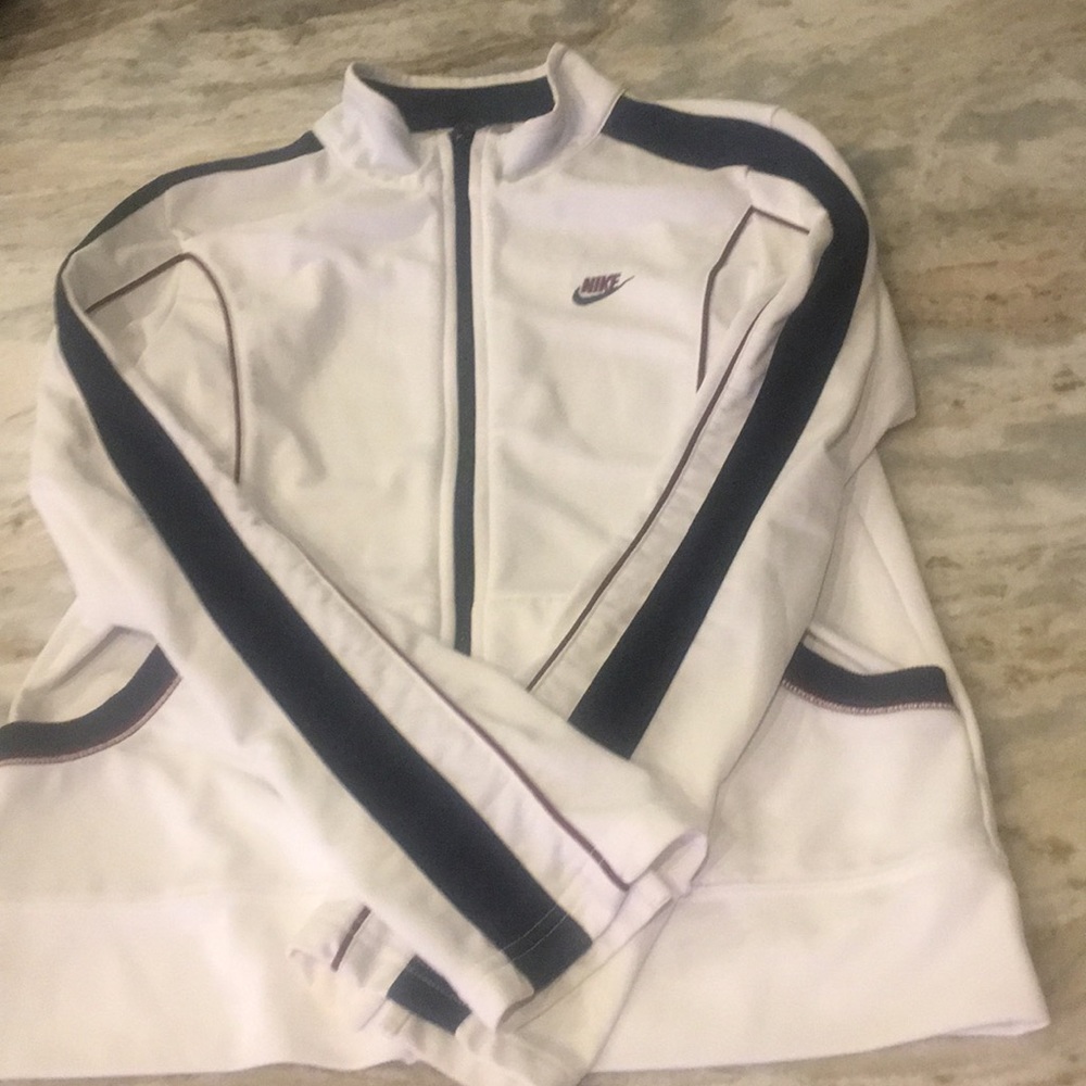 Girls Nike warm up jacket. Side pockets